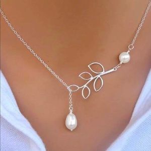 Pearl and Leaf Lariat Necklace